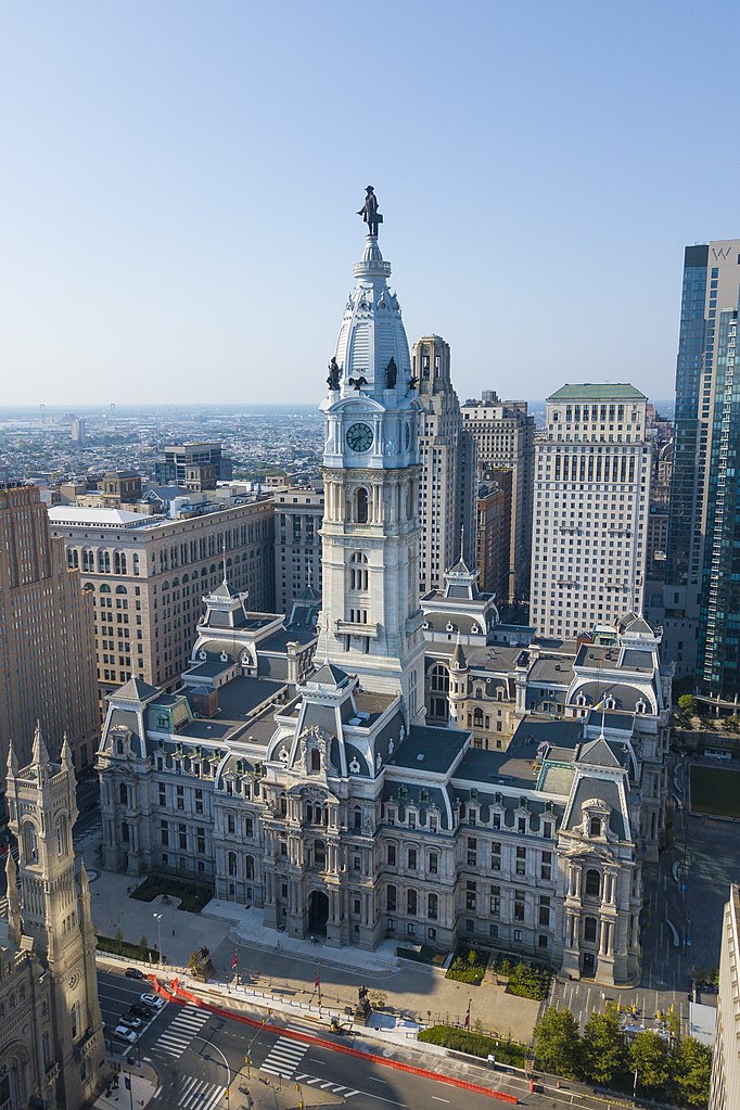 682px-Philadelphia_city_hall.jpg