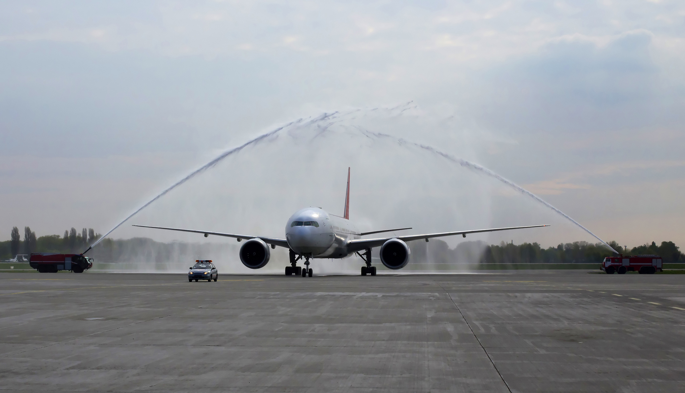 airplane-water-cannon-salute.jpg