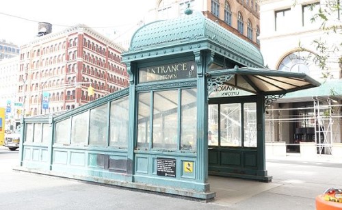 astor palace subway entrance.jpg
