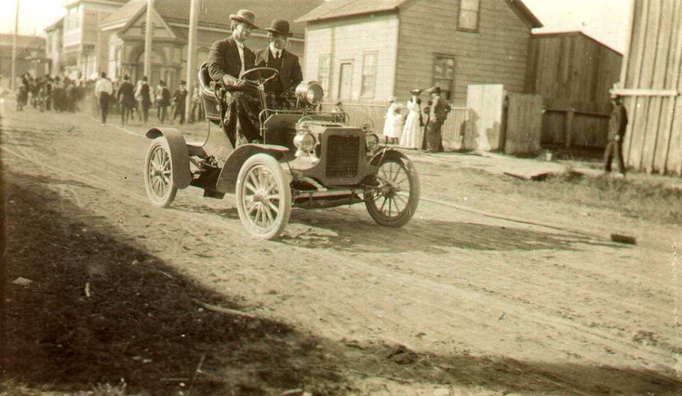First car in Crescent City 1905 Reo Runabout.jpg